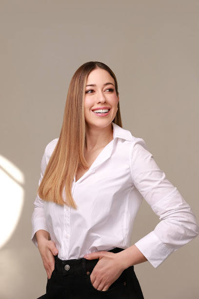 Dra. Bruna Cestari
